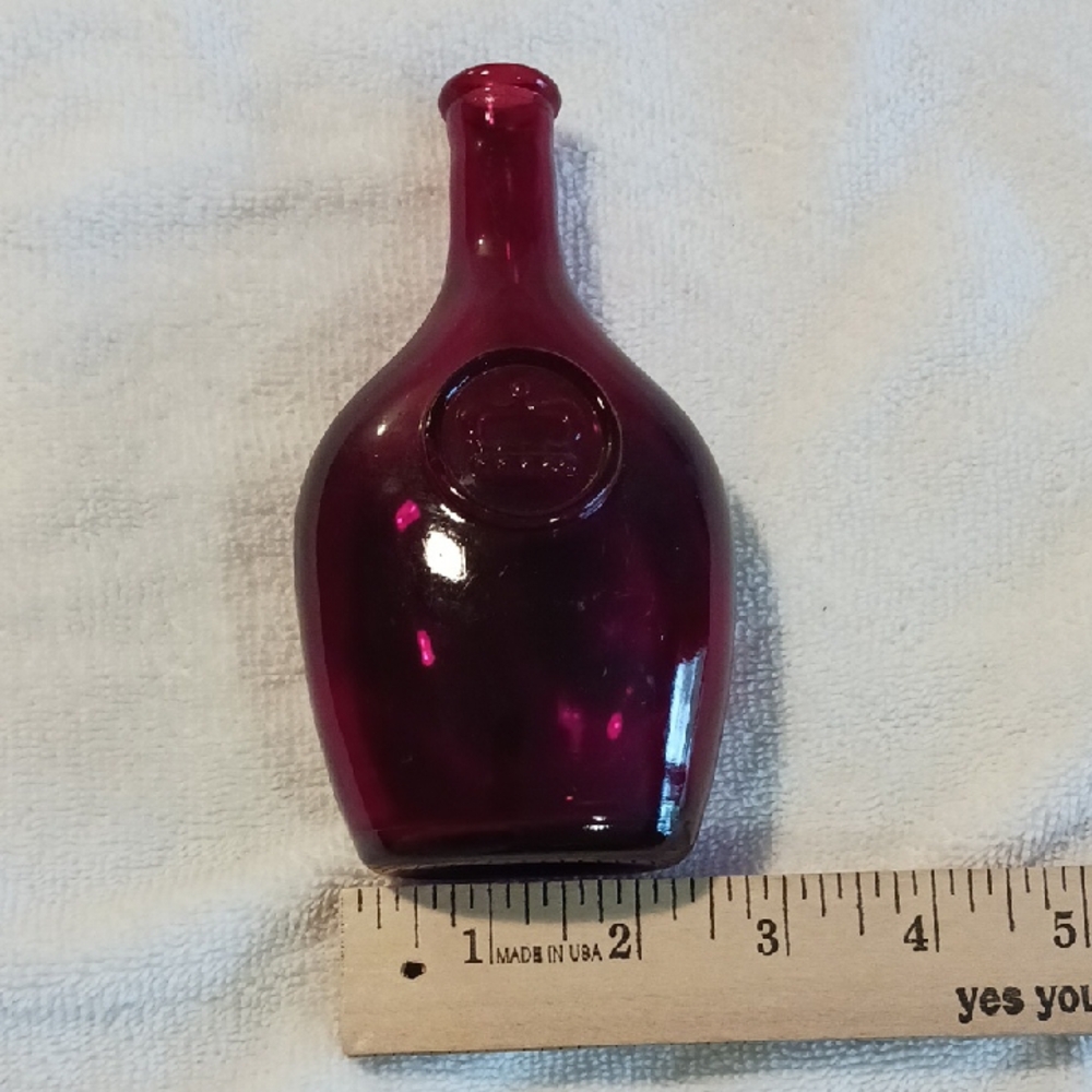 Elegant Red Glass Bottle - Picture 2 of 7